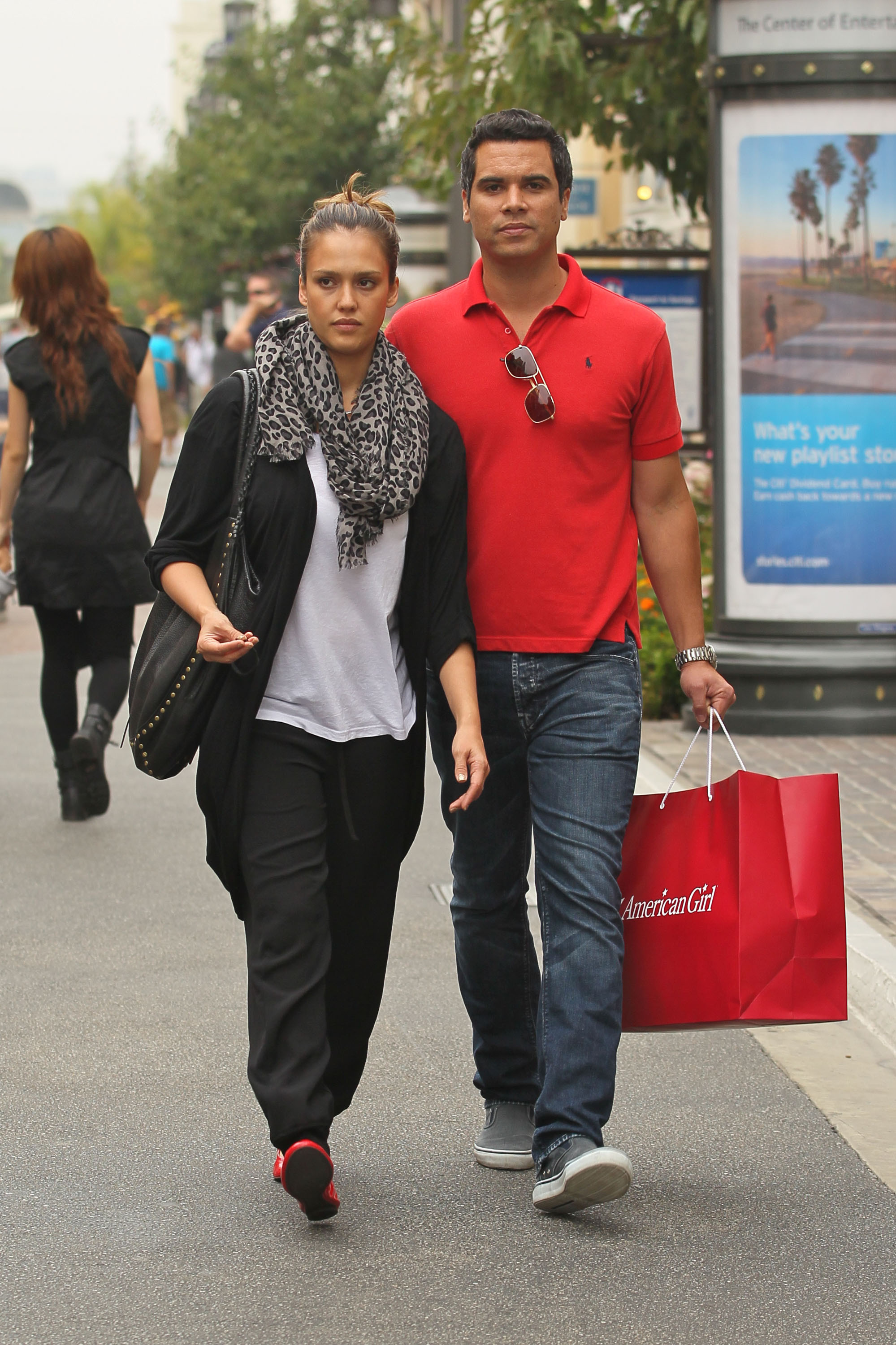 Jessica Alba and Cash Warren go shopping at The Grove | Picture 85971